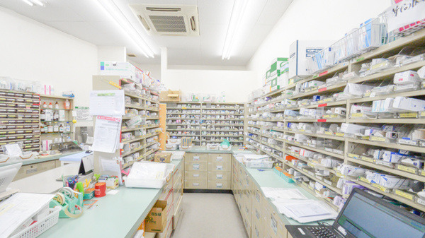 スギ薬局　桜木店の調剤室