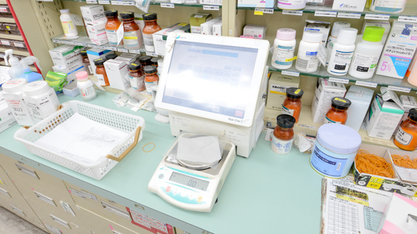 スギ薬局　汗干店の調剤器具