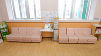 スギ薬局　汗干店の待合スペース
