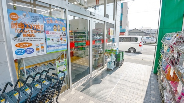 スギ薬局　海南店の入口