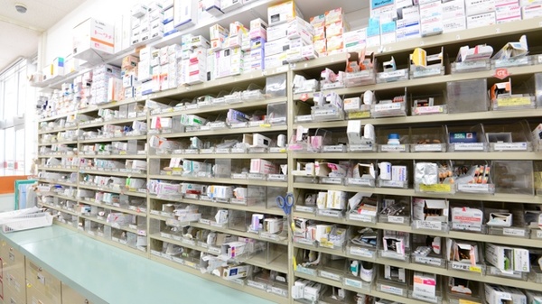 スギ薬局　海南店の薬棚