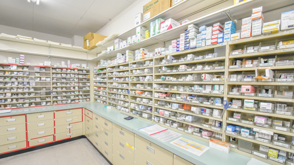 スギ薬局　東野店の薬棚