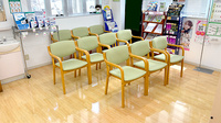 スギ薬局　若江南店の待合スペース