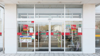 スギ薬局　西尾調剤店の入口