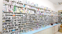 スギ薬局　伏見向島店の薬棚