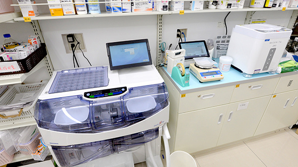 スギ薬局　伏見向島店の調剤器具