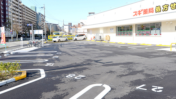 スギ薬局　伏見向島店の駐車場