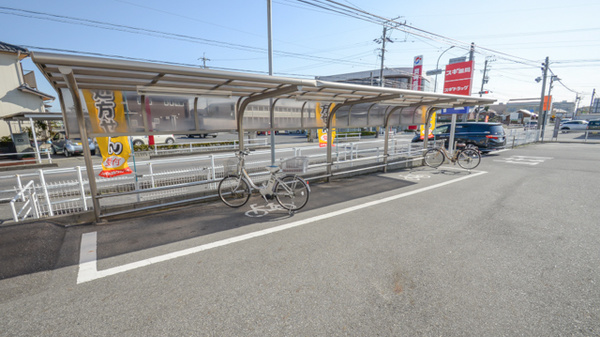 スギ薬局　大和店の駐輪場