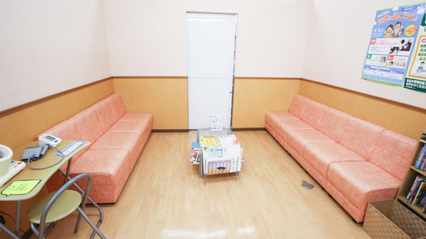 スギ薬局　武庫之荘店の待合スペース