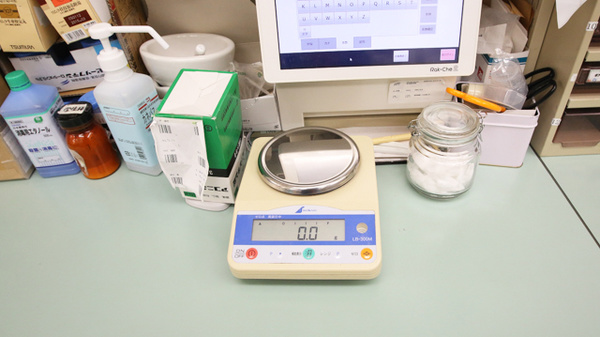 スギ薬局　武庫之荘店の調剤器具