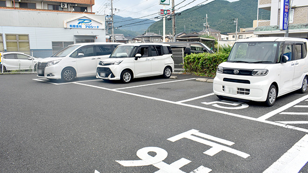 スギ薬局　馬堀店の駐車場
