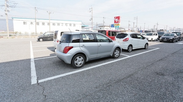 スギ薬局　滋賀高月店の駐車場