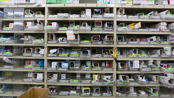 スギ薬局　彦根西今店の薬棚