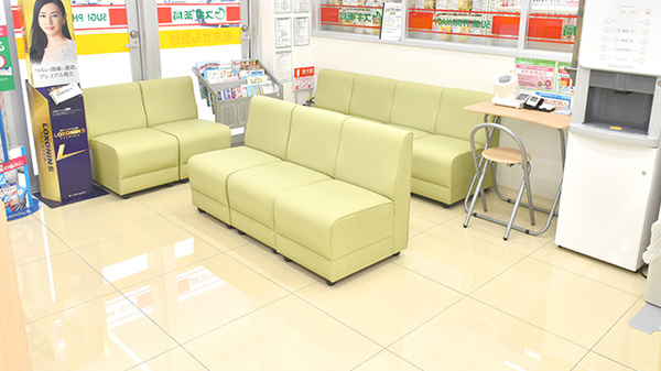 スギ薬局　堺福田店の待合スペース