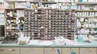スギ薬局　豊橋花田店の薬棚