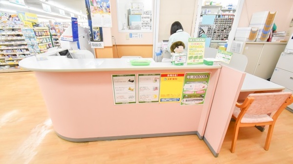 スギ薬局　六軒屋店の受付/カウンター