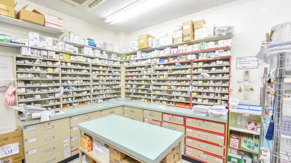 スギ薬局　六軒屋店の調剤室