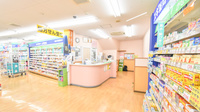 スギ薬局　六軒屋店の入口