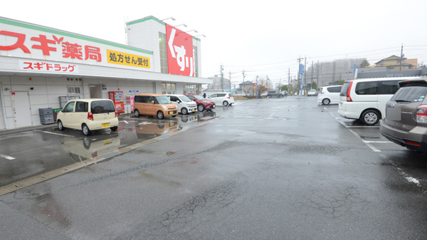 スギ薬局　青葉店の駐車場