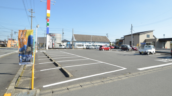 スギ薬局　亀山栄店の駐車場