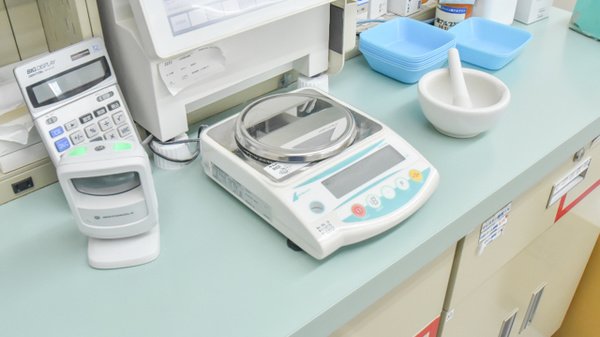 スギ薬局　高屋店の調剤器具