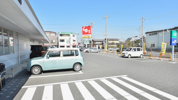 スギ薬局　末永店の駐車場