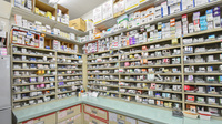 スギ薬局　末永店の薬棚