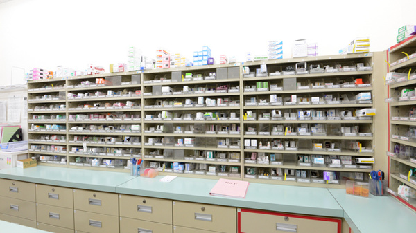 スギ薬局　清城店の薬棚