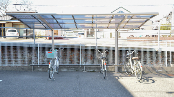 スギ薬局　多治見南店の駐輪場