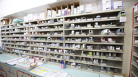 スギ薬局　岡崎コムタウン店の薬棚