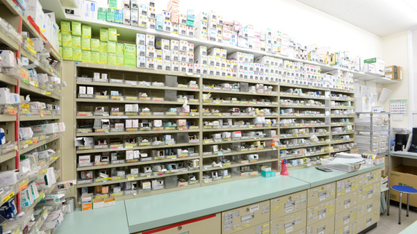 スギ薬局　榎戸店の薬棚