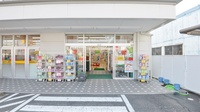 スギ薬局　榎戸店の入口