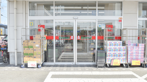スギ薬局　伊勢小俣店の入口