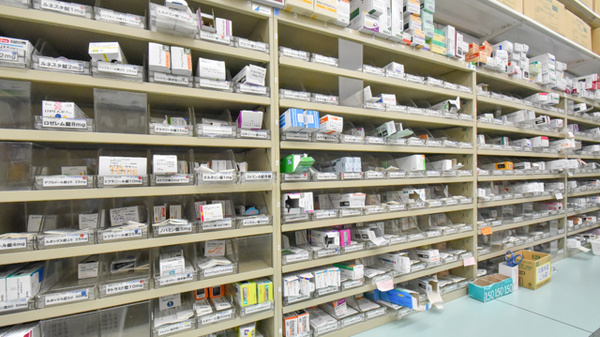 スギ薬局　伊勢小俣店の薬棚