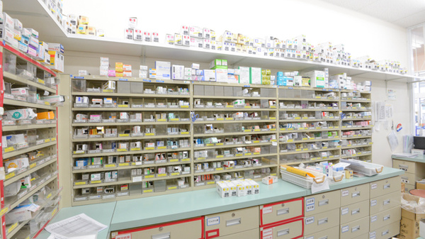 スギ薬局　篠木店の薬棚