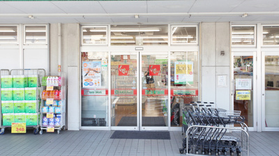 スギ薬局　神陵台店の入口
