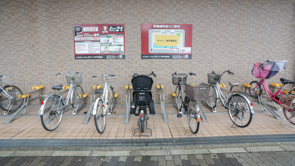 スギ薬局　神戸駅前店の駐輪場