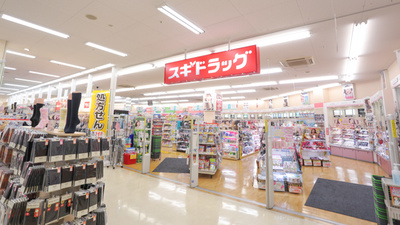 スギ薬局　神戸駅前店の入口