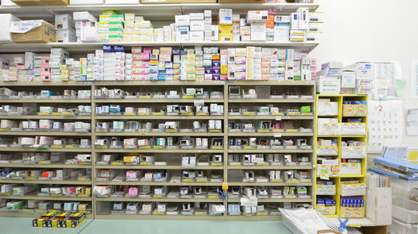 スギ薬局　白塚店の薬棚