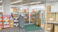 スギ薬局　白塚店の入口