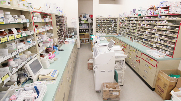 スギ薬局　大樹寺店の調剤室