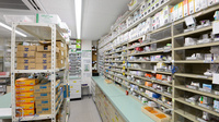 スギ薬局　千里山店の調剤室