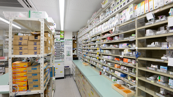 スギ薬局　千里山店の調剤室