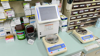 スギ薬局　千里山店の調剤器具