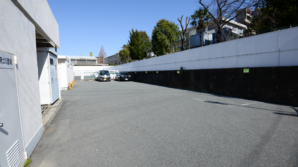 スギ薬局　千里山店の駐車場