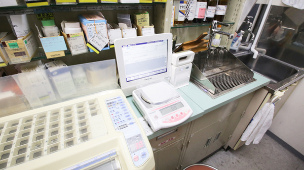 スギ薬局　尼崎潮江店の調剤器具