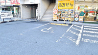 スギ薬局 総持寺駅前店の駐車場
