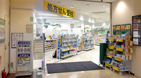 スギ薬局　西院店の入口