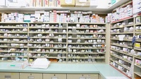 スギ薬局　三田店の薬棚