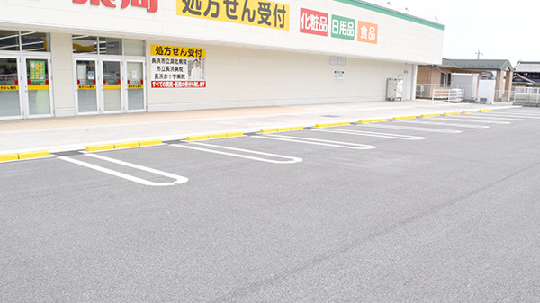スギ薬局　木之本店の駐車場